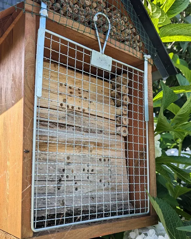 DIY Bienenhotel: Material, Bauanleitung & Standort - diy insektenhotel fuer wildbienen 12