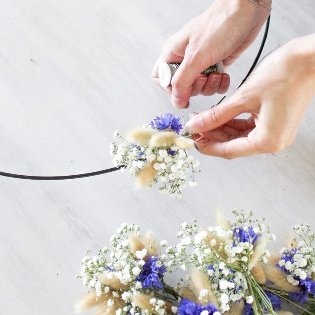 DIY Trockenblumenring: Einen Trockenblumenkranz binden | Tinkerhome - Einfache DIYs für Zuhause