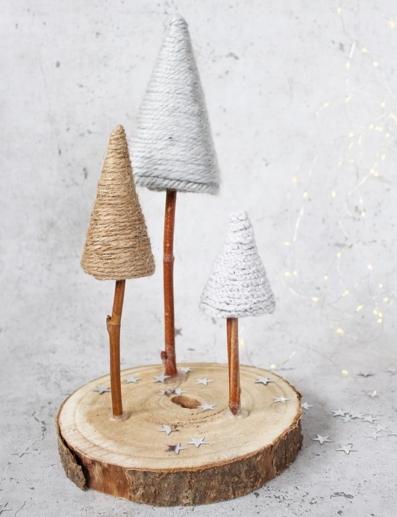 Tannenbäume basteln: DIY Tannenbäume aus Juteschnur und Wolle als Winterdeko | Tinkerhome - Einfache DIYs für Zuhause