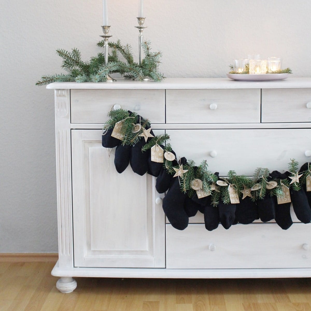 DIY Adventskalender aus Socken basteln | Tinkerhome - einfache DIYs für Zuhause