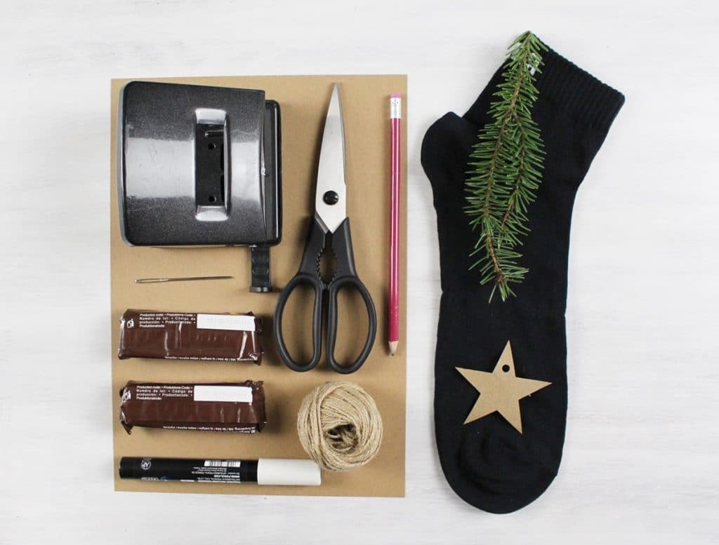 Material DIY Adventskalender aus Socken basteln | Tinkerhome - einfache DIYs für Zuhause
