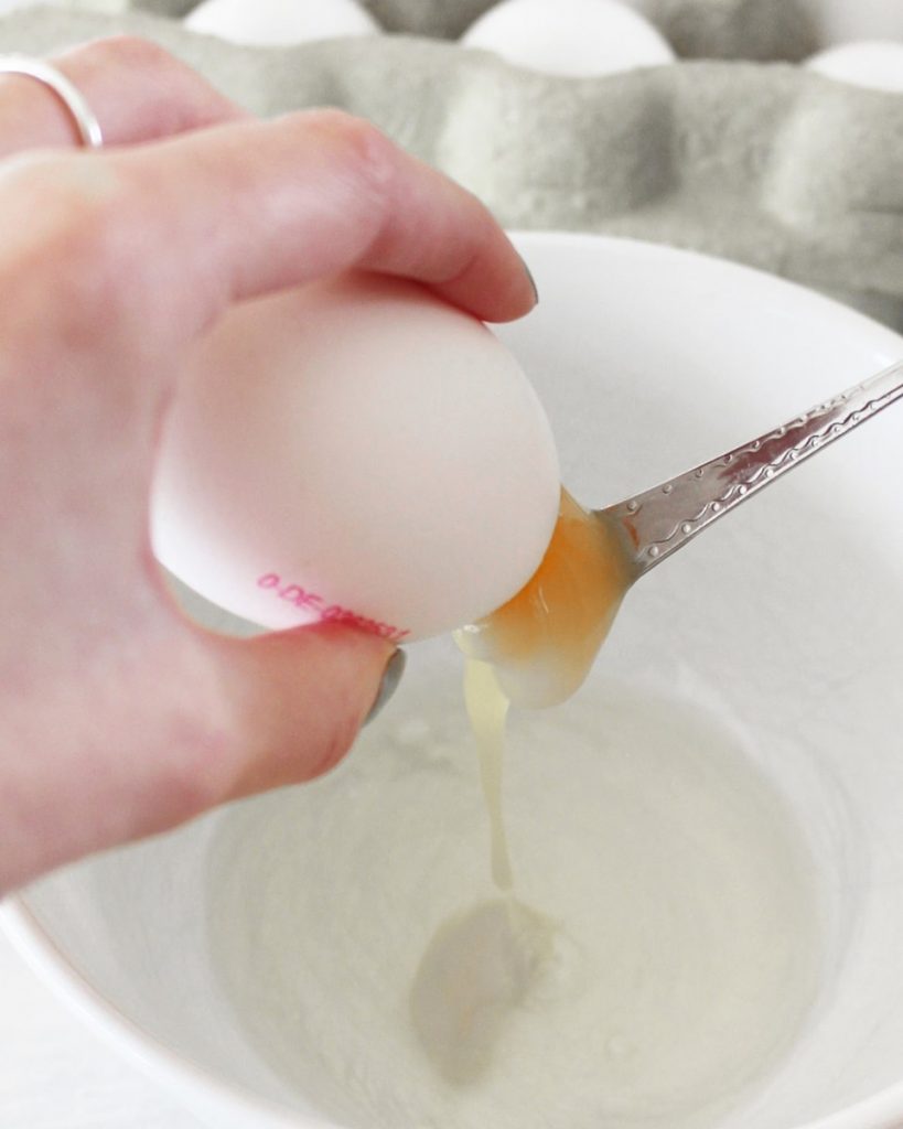 DIY Osterkranz: Eiervasen basteln | Tinkerhome: Einfache DIYs für dein Zuhause