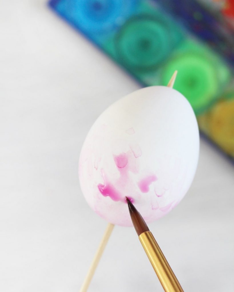 Osterdeko: Ostereier mit Wasserfarben bemalen - Aquarelloptik | Tinkerhome - Einfache DIYs für dein Zuhause