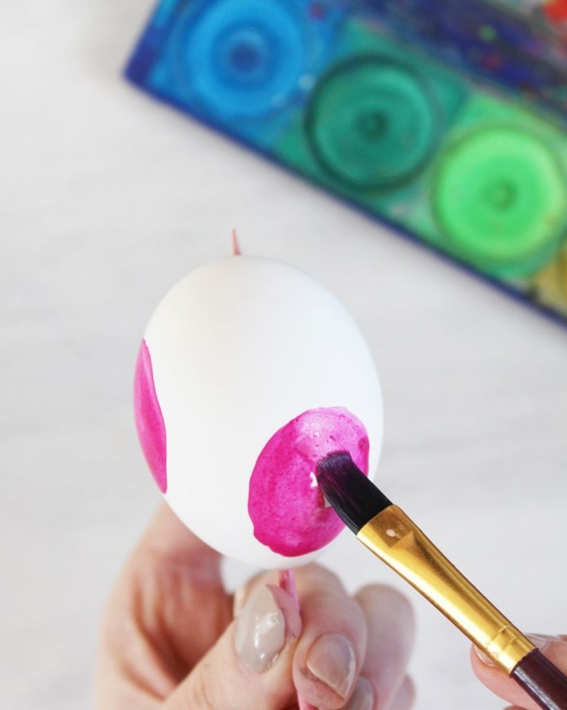 Osterdeko: Ostereier mit Wasserfarben bemalen - moderne Muster | Tinkerhome - Einfache DIYs für dein Zuhause