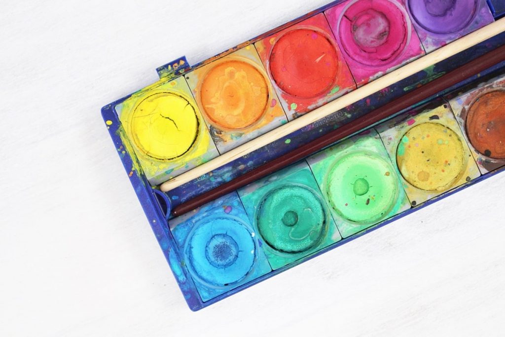 Osterdeko: Ostereier mit Wasserfarben bemalen | Tinkerhome - Einfache DIYs für dein Zuhause