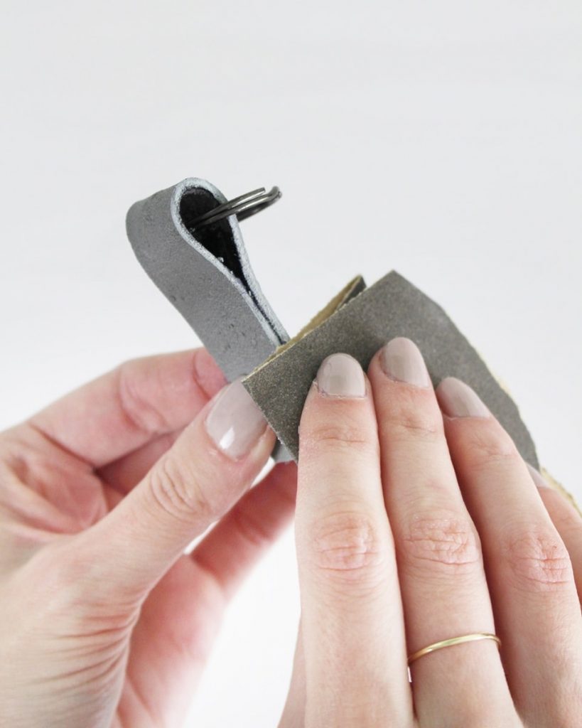 DIY Schlüsselanhänger aus Leder basteln | Tinkerhome -Einfache DIYs für Zuhause