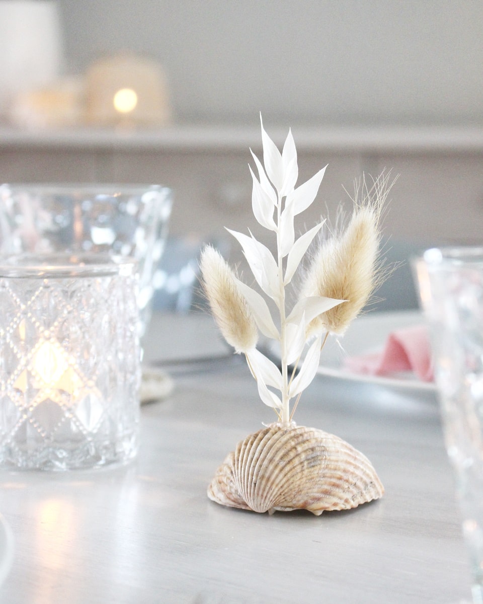 Basteln mit Muscheln: Muscheln mit Trockenblumen | Tinkerhome - Einfache DIYs für Zuhause