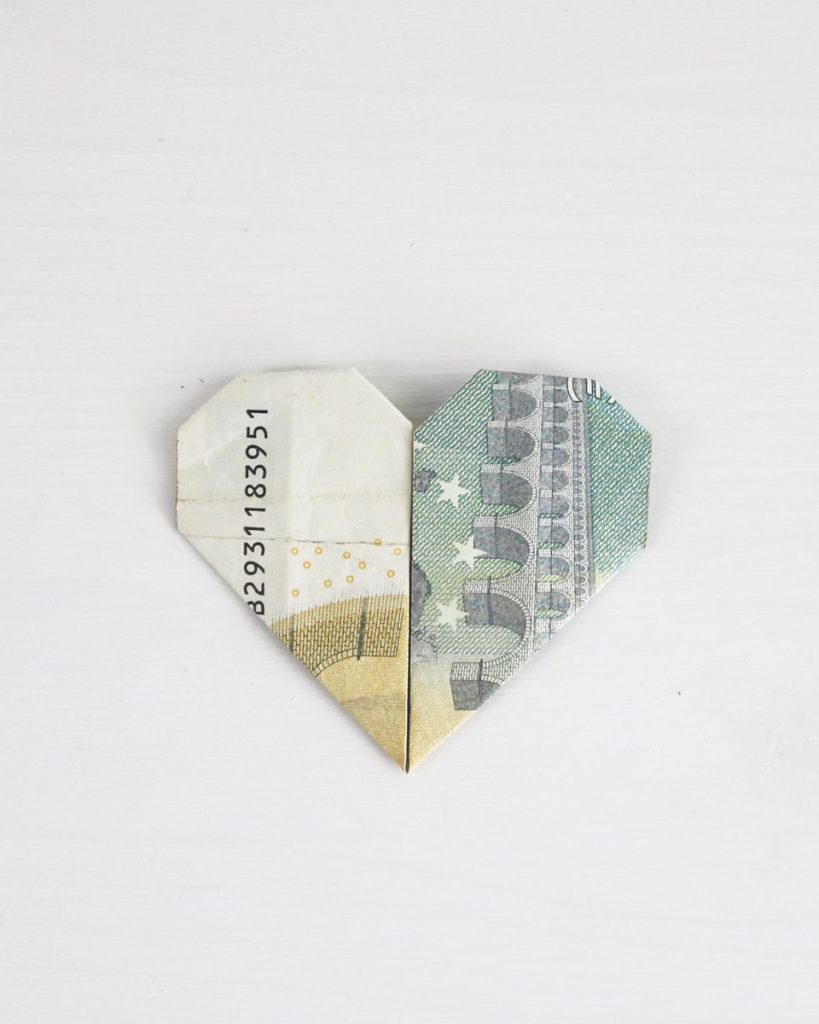 Geldscheine falten - Faltanleitung Herz | Tinkerhome - einfache DIYs für Zuhause