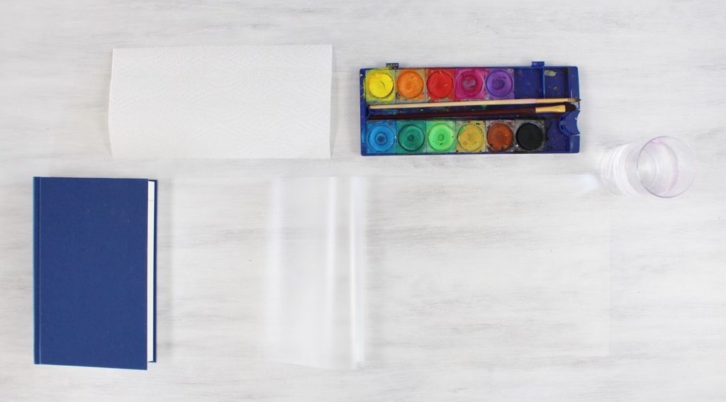 Arbeitsplatz: Laminierfolie mit Wasserfarben bemalen | Tinkerhome - Einfache DIYs für dein Zuhause