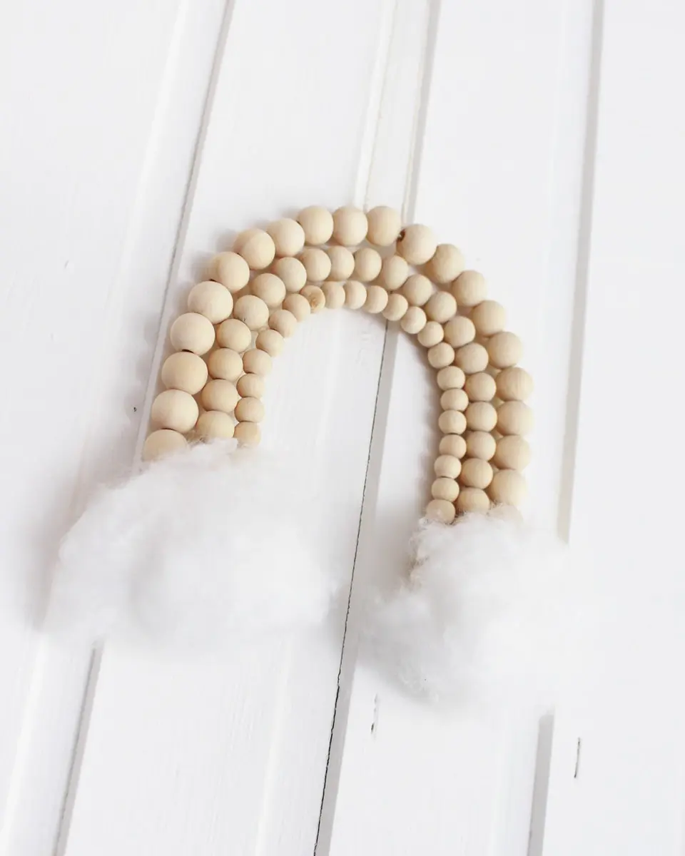 Na hat dich das DIY Regenbogen Fieber auch schon gepackt? Regenbögen in allen möglichen Variationen sieht man überall, egal ob als Kinderzimmerdeko oder als Geschenk (z.B. zur Geburt). Vor einiger Zeit habe ich bereits einen Makramee Regenbogen gebastelt und habe nun weitere Ideen umgesetzt, welche ich dir nun zeigen möchte. DIY Regenbogen - 3 Ideen - diy regenbogenholzperlen 18