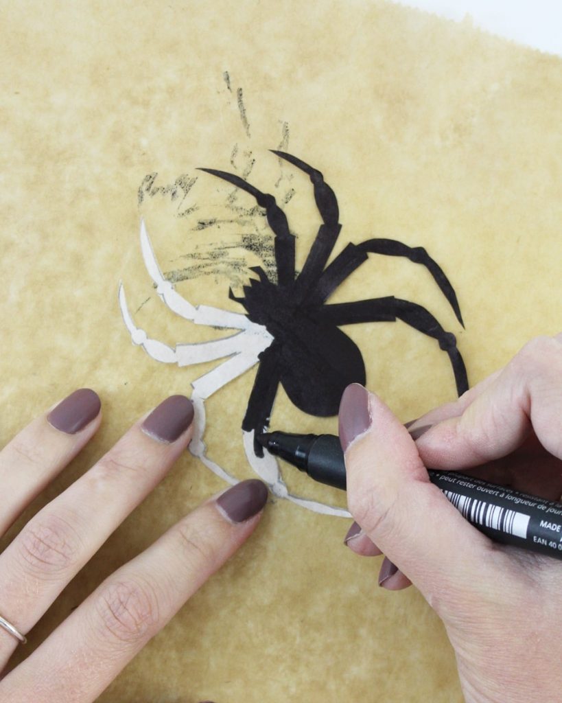 10+ einfache Halloween DIYs für Kinder & Erwachsene zum Nachmachen - halloween diy spinne 5