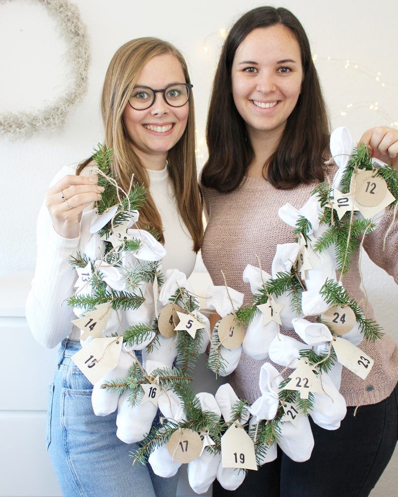 DIY Adventskalender aus Socken | Nadja von Lieblingsgeschenk und Hanna von Tinkerhome