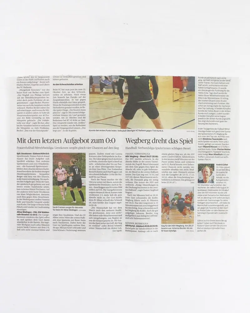 In diesem Jahr rückt das Thema Geld sparen noch mehr in den Vordergrund, als in den letzten Jahren. Ich zeige dir, wie du wunderschöne, aber günstige Upcycling Adventskalender basteln kannst. Dabei geht es in erster Linie um eine nachhaltige und umweltfreundliche Verpackung. Ich habe aber auch eine kleine Sammlung an günstigen Füllideen für den DIY Adventskalender für dich. Nachhaltigen Upcycling Adventskalender selber machen - diy geschenktuete aus zeitung falten 1