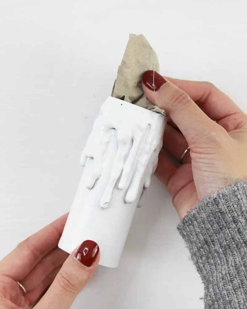 Du wartest noch auf deinen Hogwarts-Brief? Mit meiner magischen Harry Potter Tischdeko bringe ich dich Hogwarts ein Stück näher. Neben einigen bekannten DIYs, wie den schwebenden Kerzen, zeige ich dir ausgefallene Ideen, die deine Tischdeko magisch werden lassen. Passend zu Halloween kannst du die magische Tischdeko direkt umsetzen. Magische DIY Harry Potter Tischdeko - diy harry potter kerzen basteln 10