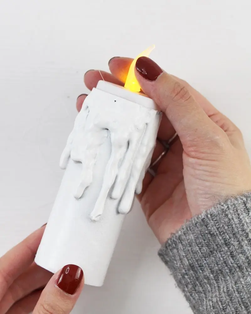 Du wartest noch auf deinen Hogwarts-Brief? Mit meiner magischen Harry Potter Tischdeko bringe ich dich Hogwarts ein Stück näher. Neben einigen bekannten DIYs, wie den schwebenden Kerzen, zeige ich dir ausgefallene Ideen, die deine Tischdeko magisch werden lassen. Passend zu Halloween kannst du die magische Tischdeko direkt umsetzen. Magische DIY Harry Potter Tischdeko - diy harry potter kerzen basteln 11