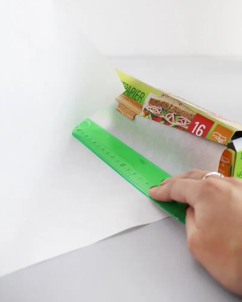 Du wartest noch auf deinen Hogwarts-Brief? Mit meiner magischen Harry Potter Tischdeko bringe ich dich Hogwarts ein Stück näher. Neben einigen bekannten DIYs, wie den schwebenden Kerzen, zeige ich dir ausgefallene Ideen, die deine Tischdeko magisch werden lassen. Passend zu Halloween kannst du die magische Tischdeko direkt umsetzen. Magische DIY Harry Potter Tischdeko - diy harry potter windlicht basteln 10