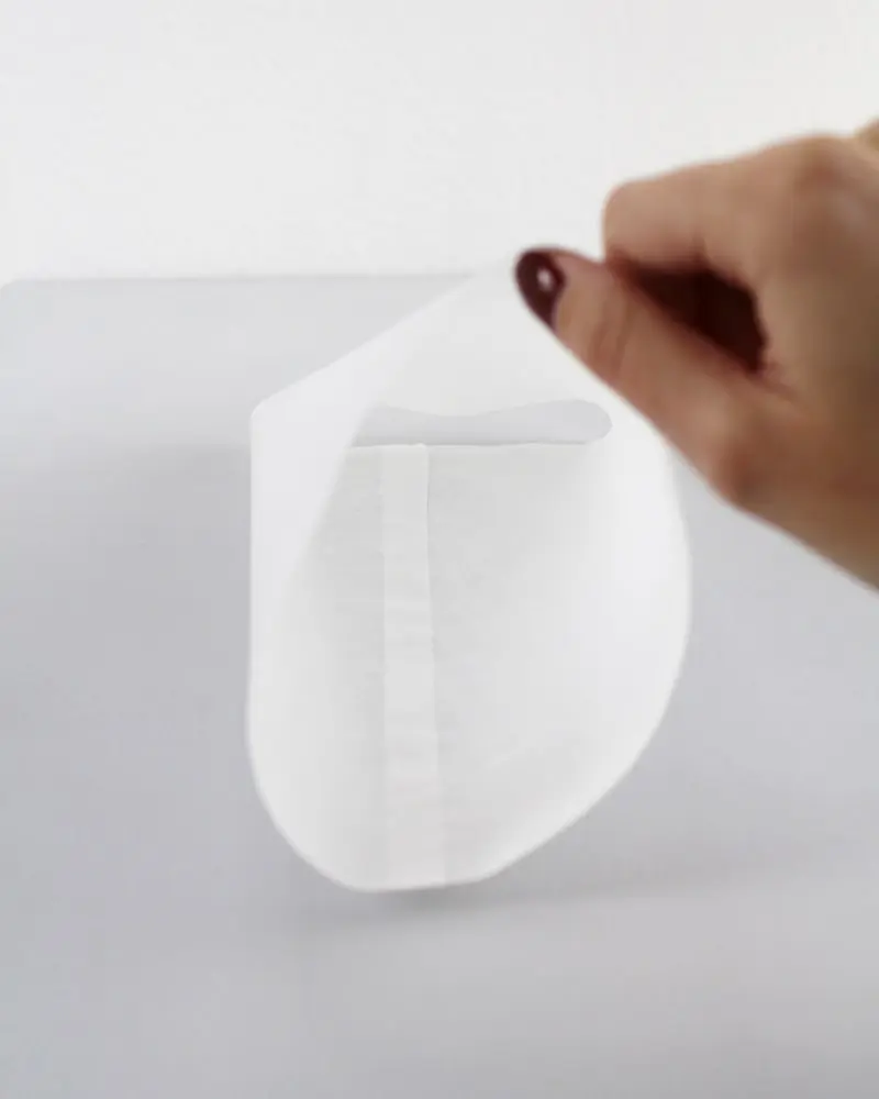 Du wartest noch auf deinen Hogwarts-Brief? Mit meiner magischen Harry Potter Tischdeko bringe ich dich Hogwarts ein Stück näher. Neben einigen bekannten DIYs, wie den schwebenden Kerzen, zeige ich dir ausgefallene Ideen, die deine Tischdeko magisch werden lassen. Passend zu Halloween kannst du die magische Tischdeko direkt umsetzen. Magische DIY Harry Potter Tischdeko - diy harry potter windlicht basteln 6