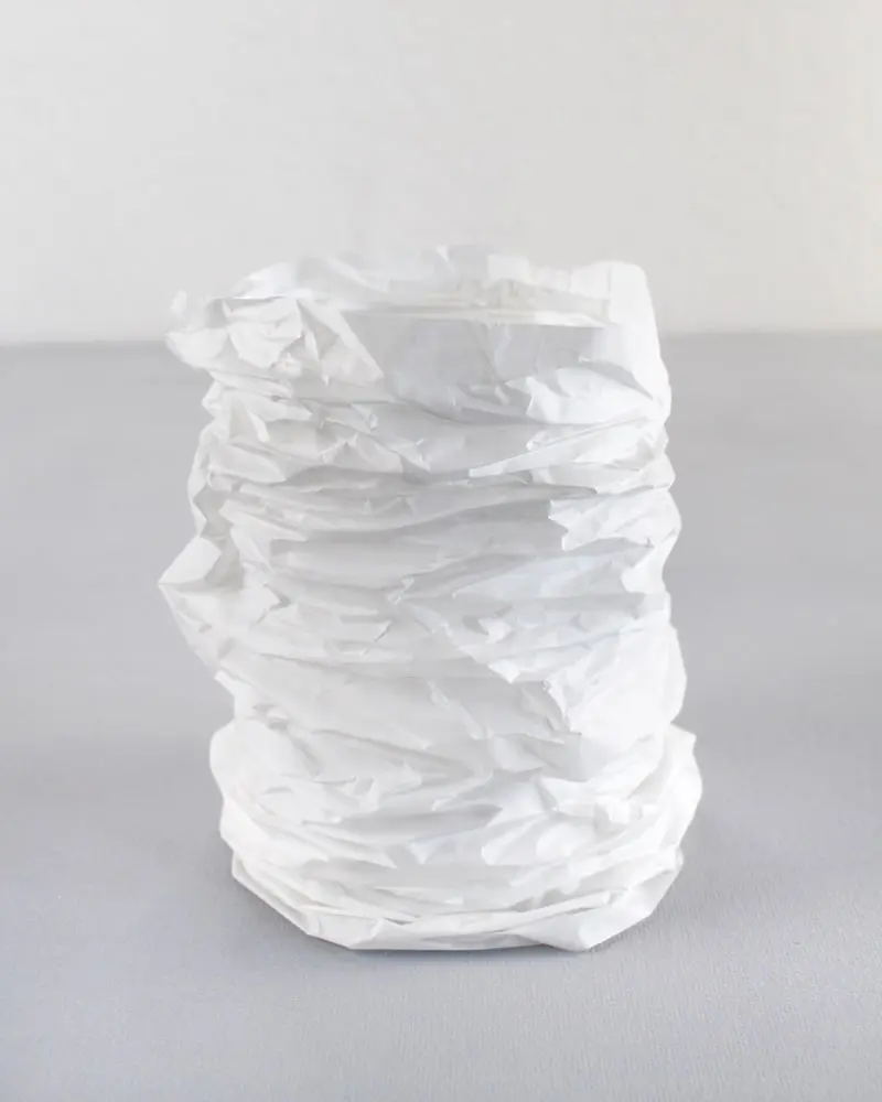 Du wartest noch auf deinen Hogwarts-Brief? Mit meiner magischen Harry Potter Tischdeko bringe ich dich Hogwarts ein Stück näher. Neben einigen bekannten DIYs, wie den schwebenden Kerzen, zeige ich dir ausgefallene Ideen, die deine Tischdeko magisch werden lassen. Passend zu Halloween kannst du die magische Tischdeko direkt umsetzen. Magische DIY Harry Potter Tischdeko - diy harry potter windlicht basteln 8