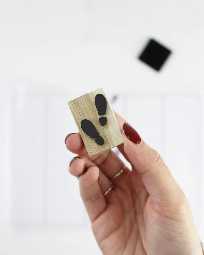 Du wartest noch auf deinen Hogwarts-Brief? Mit meiner magischen Harry Potter Tischdeko bringe ich dich Hogwarts ein Stück näher. Neben einigen bekannten DIYs, wie den schwebenden Kerzen, zeige ich dir ausgefallene Ideen, die deine Tischdeko magisch werden lassen. Passend zu Halloween kannst du die magische Tischdeko direkt umsetzen. Magische DIY Harry Potter Tischdeko - diy karte des rumtreibers harry potter 1