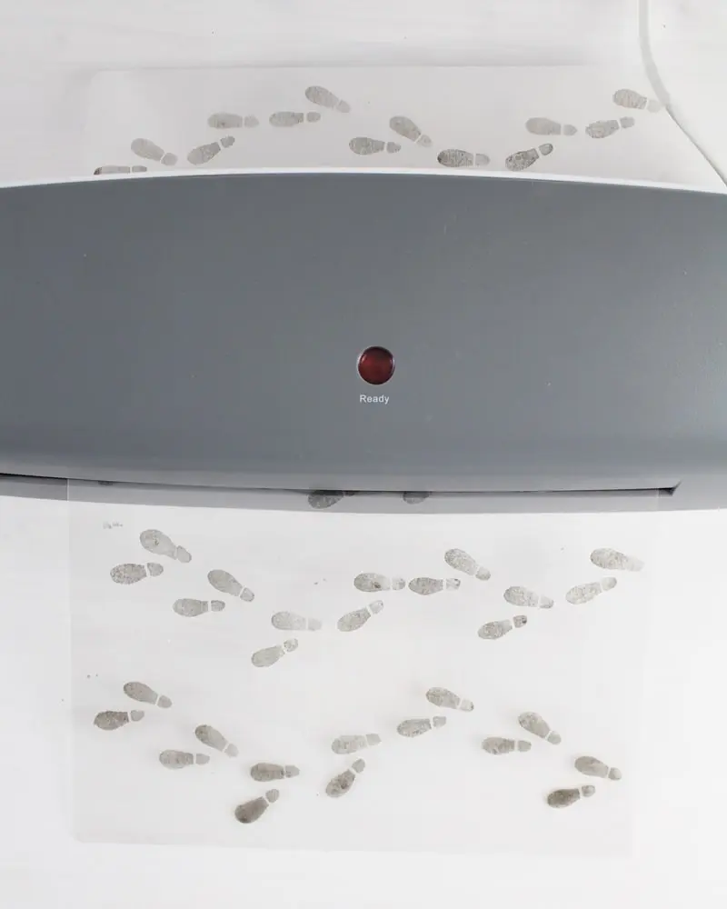 Du wartest noch auf deinen Hogwarts-Brief? Mit meiner magischen Harry Potter Tischdeko bringe ich dich Hogwarts ein Stück näher. Neben einigen bekannten DIYs, wie den schwebenden Kerzen, zeige ich dir ausgefallene Ideen, die deine Tischdeko magisch werden lassen. Passend zu Halloween kannst du die magische Tischdeko direkt umsetzen. Magische DIY Harry Potter Tischdeko - diy karte des rumtreibers harry potter 13