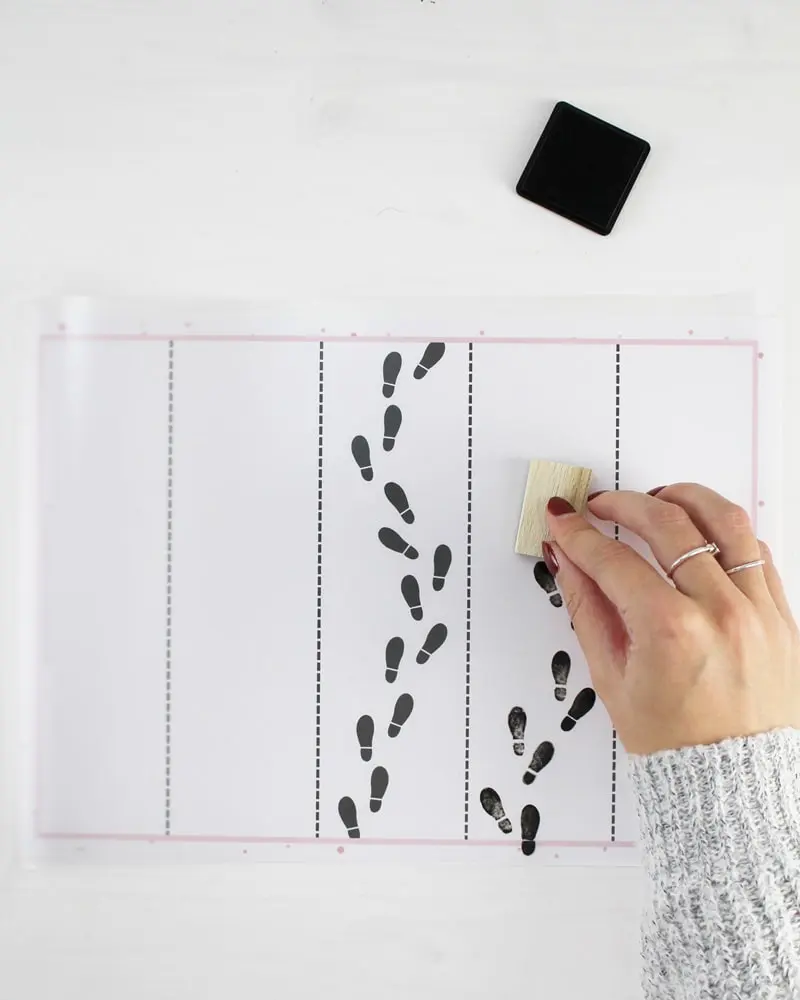 Du wartest noch auf deinen Hogwarts-Brief? Mit meiner magischen Harry Potter Tischdeko bringe ich dich Hogwarts ein Stück näher. Neben einigen bekannten DIYs, wie den schwebenden Kerzen, zeige ich dir ausgefallene Ideen, die deine Tischdeko magisch werden lassen. Passend zu Halloween kannst du die magische Tischdeko direkt umsetzen. Magische DIY Harry Potter Tischdeko - diy karte des rumtreibers harry potter 3