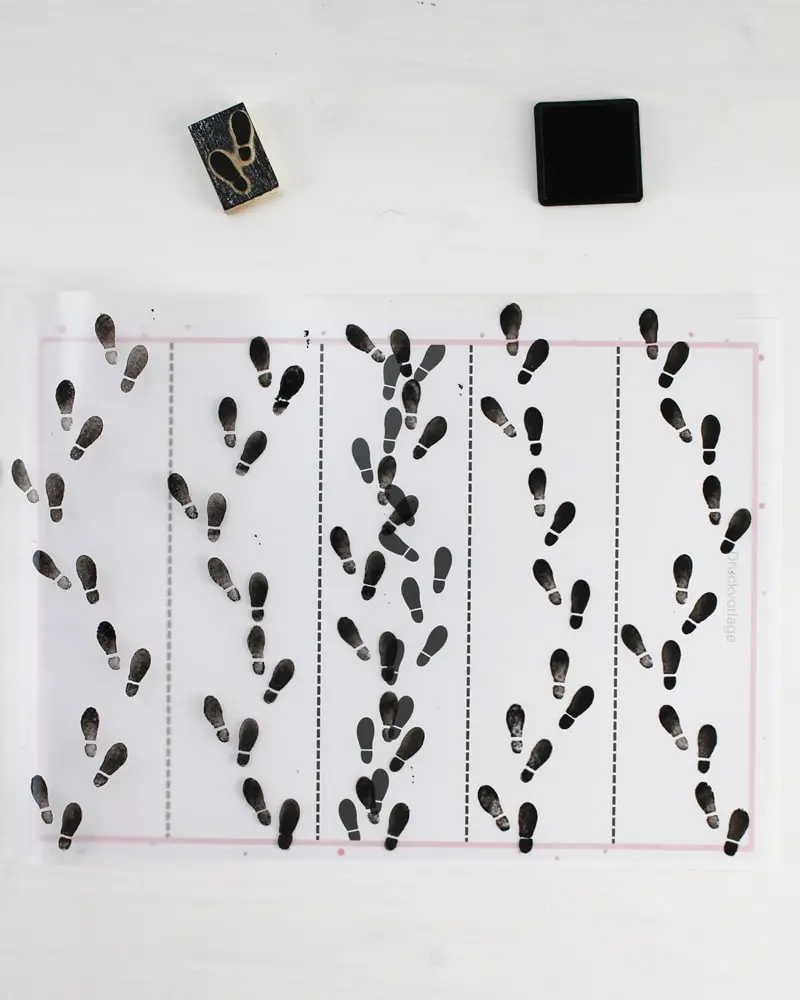 Du wartest noch auf deinen Hogwarts-Brief? Mit meiner magischen Harry Potter Tischdeko bringe ich dich Hogwarts ein Stück näher. Neben einigen bekannten DIYs, wie den schwebenden Kerzen, zeige ich dir ausgefallene Ideen, die deine Tischdeko magisch werden lassen. Passend zu Halloween kannst du die magische Tischdeko direkt umsetzen. Magische DIY Harry Potter Tischdeko - diy karte des rumtreibers harry potter 4