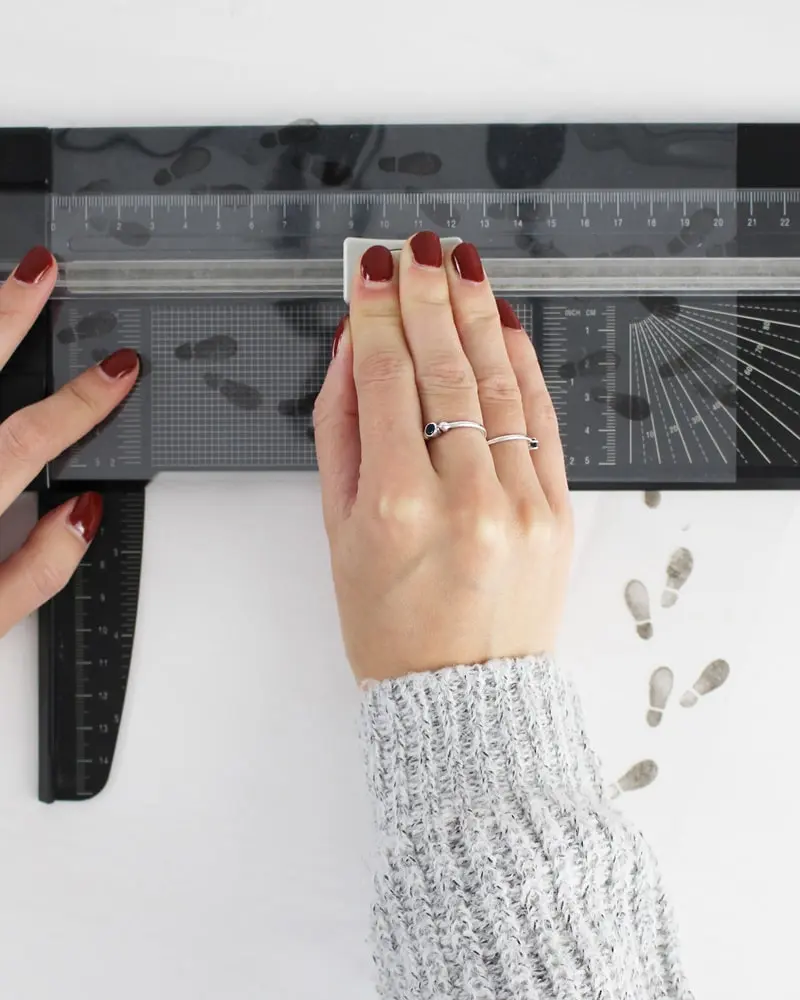 Du wartest noch auf deinen Hogwarts-Brief? Mit meiner magischen Harry Potter Tischdeko bringe ich dich Hogwarts ein Stück näher. Neben einigen bekannten DIYs, wie den schwebenden Kerzen, zeige ich dir ausgefallene Ideen, die deine Tischdeko magisch werden lassen. Passend zu Halloween kannst du die magische Tischdeko direkt umsetzen. Magische DIY Harry Potter Tischdeko - diy karte des rumtreibers harry potter 6