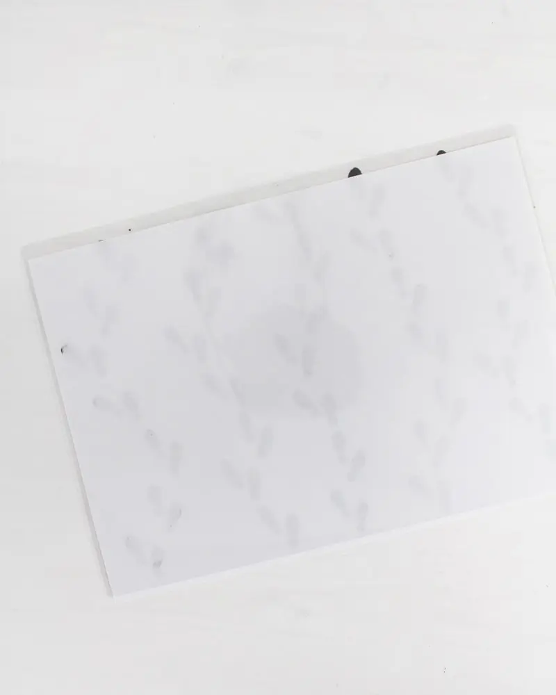 Du wartest noch auf deinen Hogwarts-Brief? Mit meiner magischen Harry Potter Tischdeko bringe ich dich Hogwarts ein Stück näher. Neben einigen bekannten DIYs, wie den schwebenden Kerzen, zeige ich dir ausgefallene Ideen, die deine Tischdeko magisch werden lassen. Passend zu Halloween kannst du die magische Tischdeko direkt umsetzen. Magische DIY Harry Potter Tischdeko - diy karte des rumtreibers harry potter 9