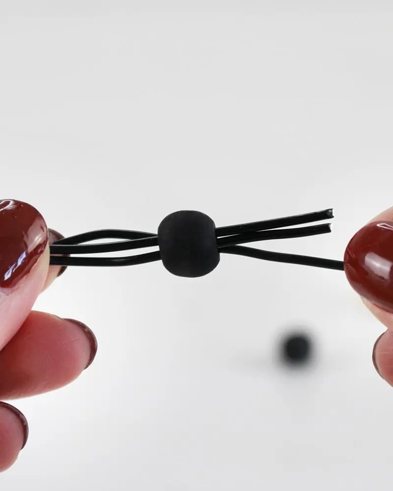 Du wartest noch auf deinen Hogwarts-Brief? Mit meiner magischen Harry Potter Tischdeko bringe ich dich Hogwarts ein Stück näher. Neben einigen bekannten DIYs, wie den schwebenden Kerzen, zeige ich dir ausgefallene Ideen, die deine Tischdeko magisch werden lassen. Passend zu Halloween kannst du die magische Tischdeko direkt umsetzen. Magische DIY Harry Potter Tischdeko - diy spinne basteln 3