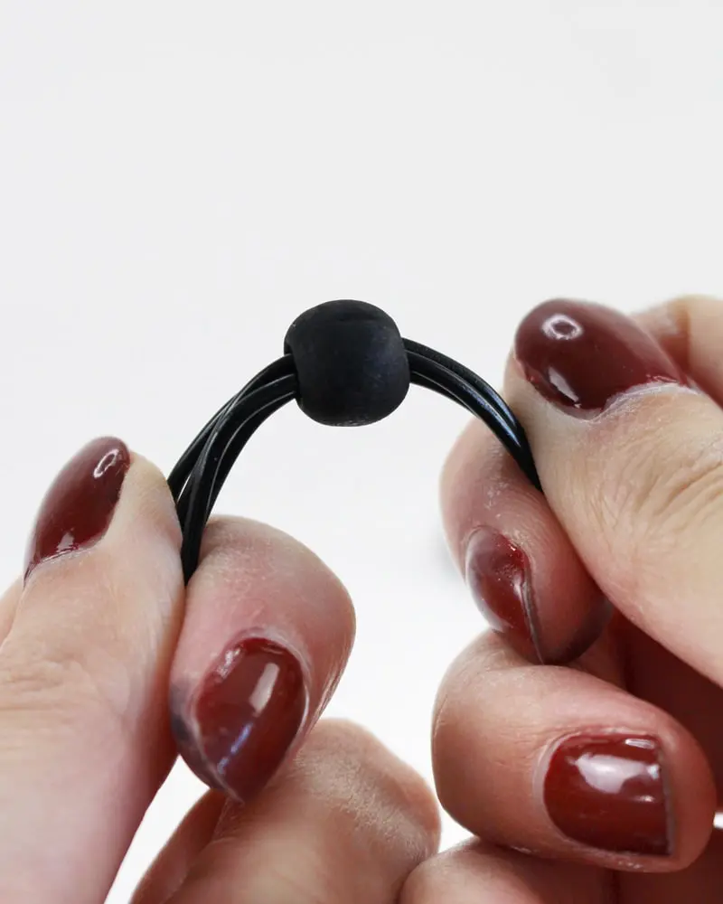 Du wartest noch auf deinen Hogwarts-Brief? Mit meiner magischen Harry Potter Tischdeko bringe ich dich Hogwarts ein Stück näher. Neben einigen bekannten DIYs, wie den schwebenden Kerzen, zeige ich dir ausgefallene Ideen, die deine Tischdeko magisch werden lassen. Passend zu Halloween kannst du die magische Tischdeko direkt umsetzen. Magische DIY Harry Potter Tischdeko - diy spinne basteln 4