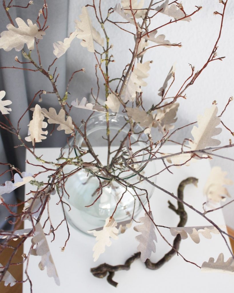 Upcycling Herbstdeko: DIY Blätter aus Verpackungsmaterial | Tinkerhome - Einfache DIYs für dein Zuhause