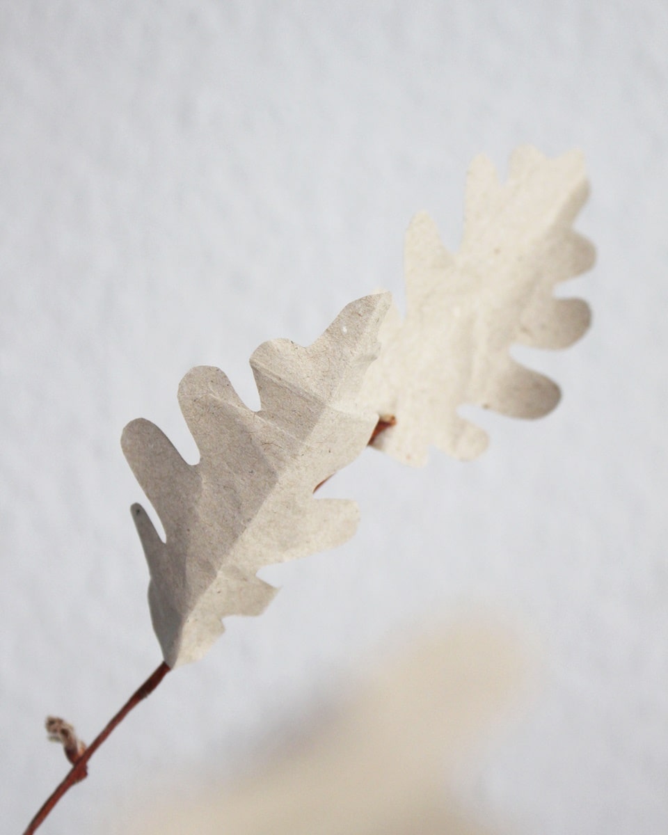 Upcycling Herbstdeko: DIY Blätter aus Verpackungsmaterial | Tinkerhome - Einfache DIYs für dein Zuhause