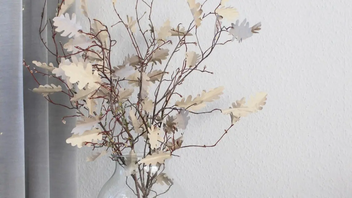 Upcycling Herbstdeko: Gemütlich durch den Herbst #nobuydiy - diy upcycling herbst blaetter aus verpackungsmaterial 14