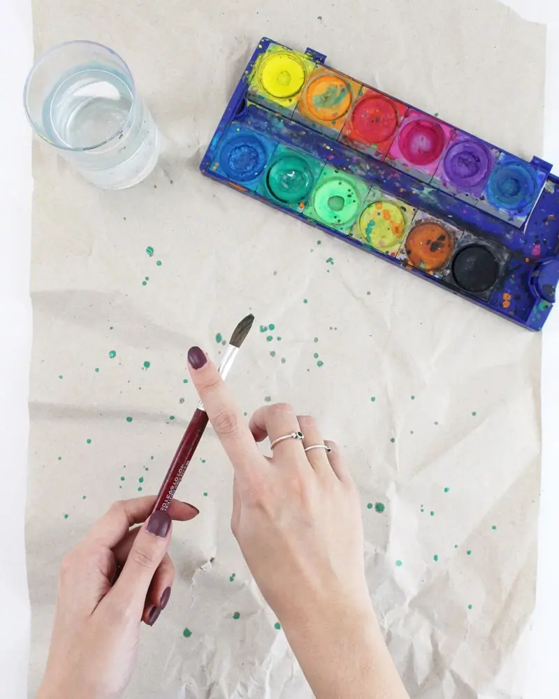 In diesem Jahr rückt das Thema Geld sparen noch mehr in den Vordergrund, als in den letzten Jahren. Ich zeige dir, wie du wunderschöne, aber günstige Upcycling Adventskalender basteln kannst. Dabei geht es in erster Linie um eine nachhaltige und umweltfreundliche Verpackung. Ich habe aber auch eine kleine Sammlung an günstigen Füllideen für den DIY Adventskalender für dich. Nachhaltigen Upcycling Adventskalender selber machen - nachhaltigen diy upcycling adventskalender basteln 11