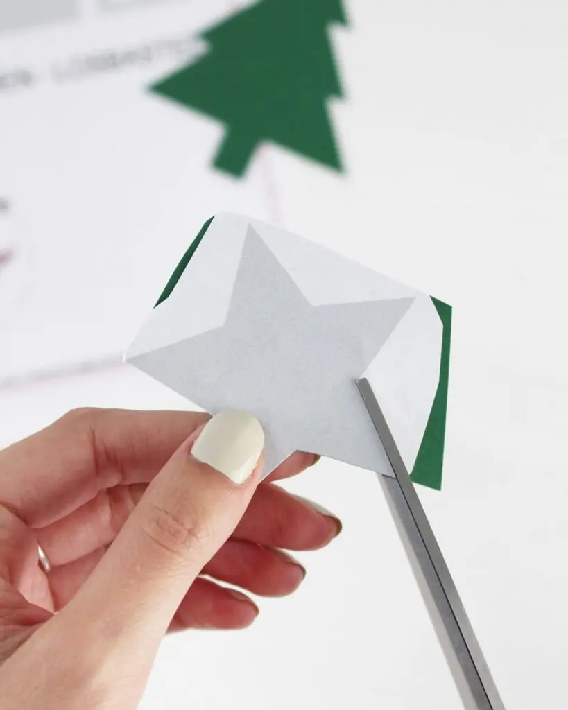 In diesem Jahr rückt das Thema Geld sparen noch mehr in den Vordergrund, als in den letzten Jahren. Ich zeige dir, wie du wunderschöne, aber günstige Upcycling Adventskalender basteln kannst. Dabei geht es in erster Linie um eine nachhaltige und umweltfreundliche Verpackung. Ich habe aber auch eine kleine Sammlung an günstigen Füllideen für den DIY Adventskalender für dich. Nachhaltigen Upcycling Adventskalender selber machen - nachhaltigen diy upcycling adventskalender basteln 4