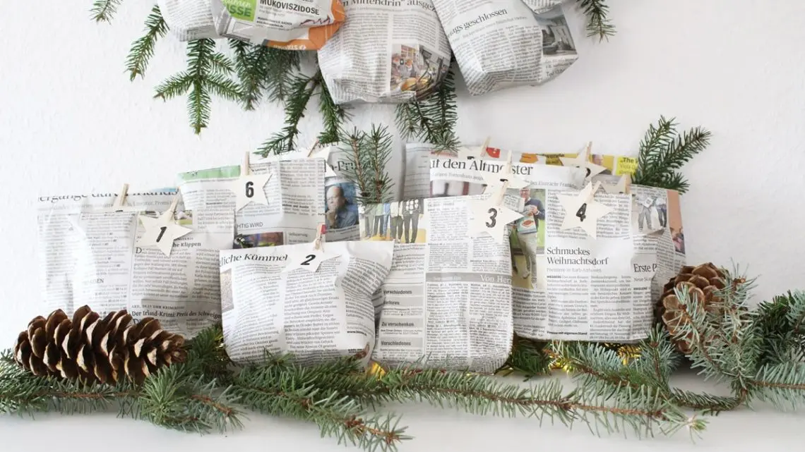Nachhaltiger DIY Upcycling Adventskalender: DIY Geschenktüten aus Zeitung und Adventskalenderzahlen aus Milchtüten | Tinkerhome - Einfache DIYs für dein Zuhause
