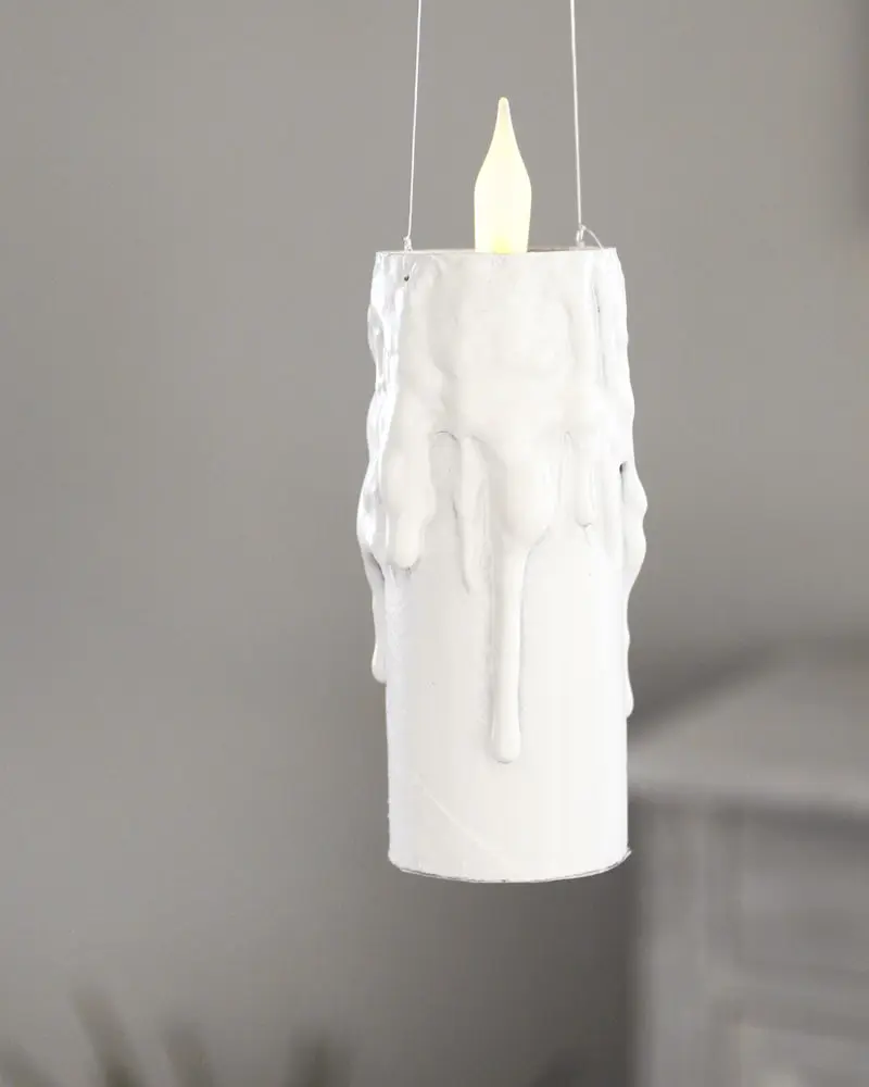 Du wartest noch auf deinen Hogwarts-Brief? Mit meiner magischen Harry Potter Tischdeko bringe ich dich Hogwarts ein Stück näher. Neben einigen bekannten DIYs, wie den schwebenden Kerzen, zeige ich dir ausgefallene Ideen, die deine Tischdeko magisch werden lassen. Passend zu Halloween kannst du die magische Tischdeko direkt umsetzen. Magische DIY Harry Potter Tischdeko - schwebende diy kerzen harry potter 1