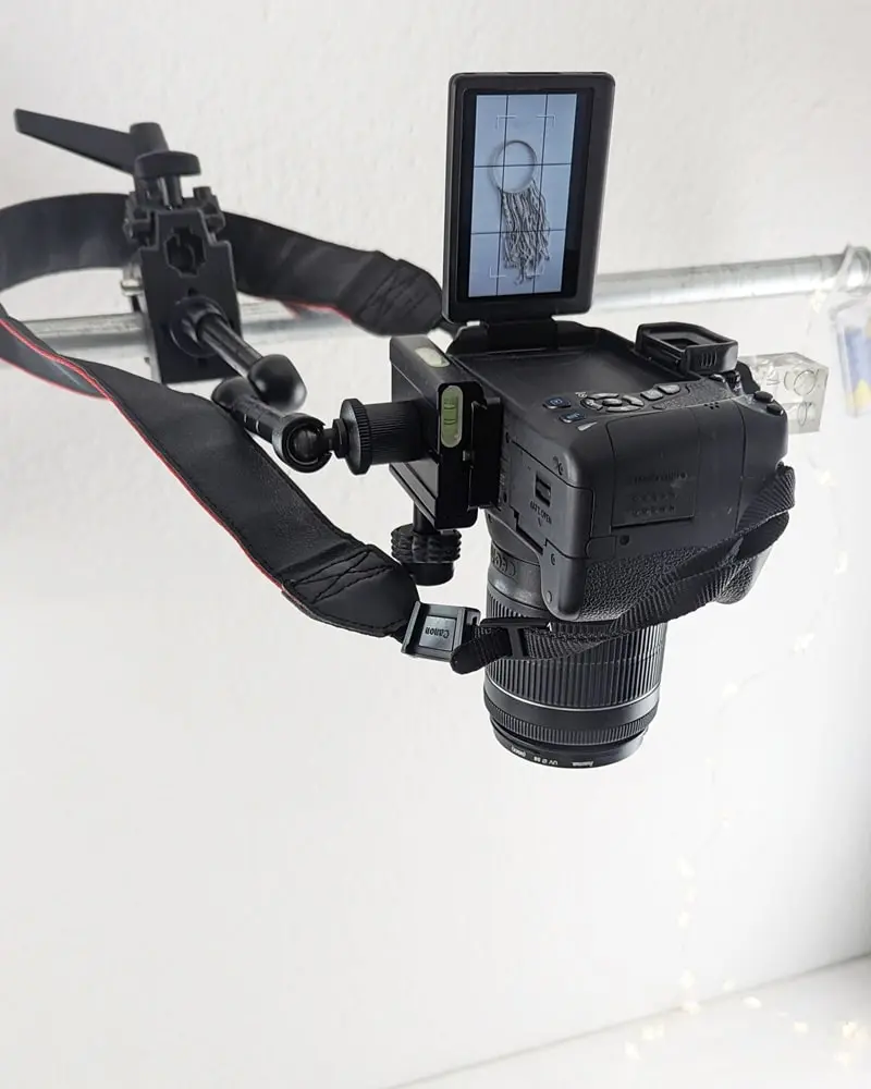 Ich zeige wie du eine Bastelecke einrichten, einen DIY Basteltisch bauen und deine Bastelsachen aufbewahren kannst - inkl. DIY Overhead Stativ Overhead Stativ selber bauen | Tinkerhome - Einfache DIYs für dein Zuhause