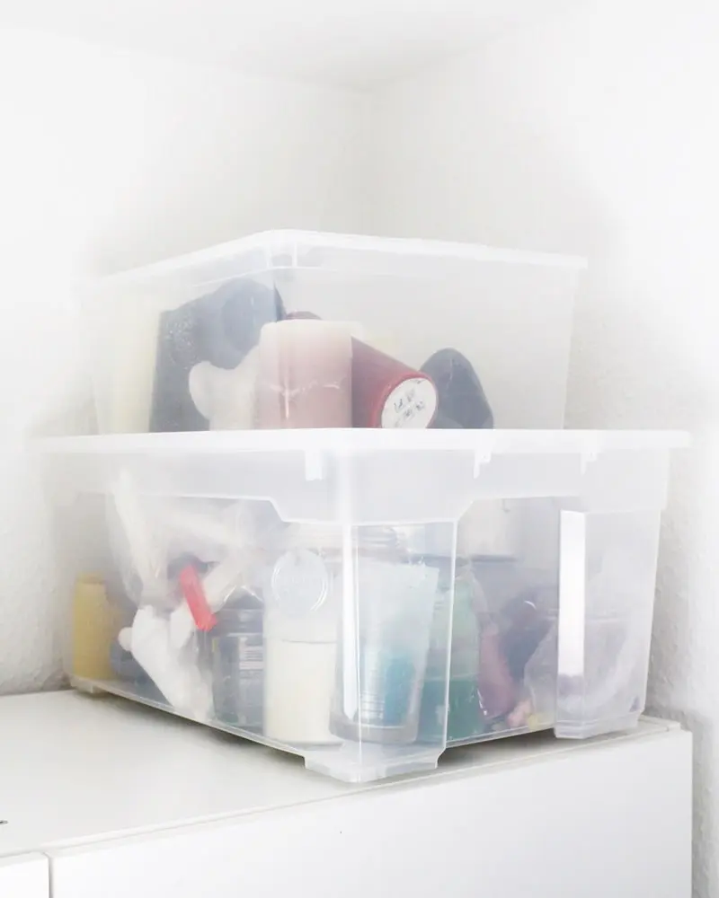 Ich zeige wie du eine Bastelecke einrichten, einen DIY Basteltisch bauen und deine Bastelsachen aufbewahren kannst - inkl. DIY Overhead Stativ Bastelecke einrichten und Bastelsachen aufbewahren | Tinkerhome - Einfache DIYs für dein Zuhause