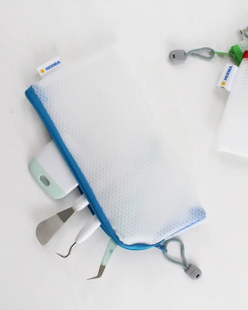 Ich zeige wie du eine Bastelecke einrichten, einen DIY Basteltisch bauen und deine Bastelsachen aufbewahren kannst - inkl. DIY Overhead Stativ Bastelecke einrichten und Bastelsachen aufbewahren | Tinkerhome - Einfache DIYs für dein Zuhause