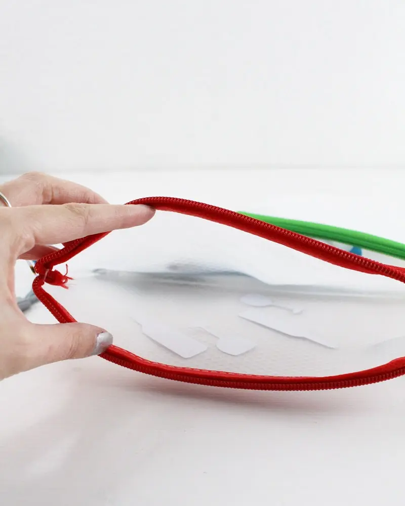 Ich zeige wie du eine Bastelecke einrichten, einen DIY Basteltisch bauen und deine Bastelsachen aufbewahren kannst - inkl. DIY Overhead Stativ Bastelecke einrichten und Bastelsachen aufbewahren | Tinkerhome - Einfache DIYs für dein Zuhause