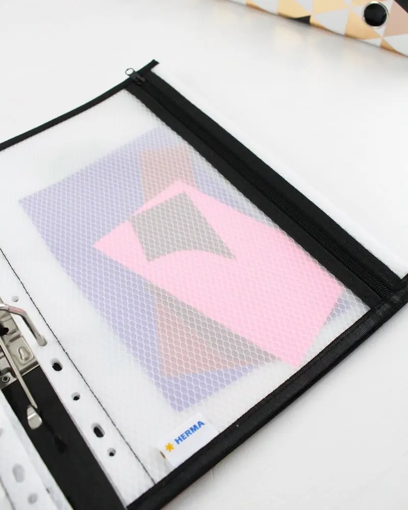 Ich zeige wie du eine Bastelecke einrichten, einen DIY Basteltisch bauen und deine Bastelsachen aufbewahren kannst - inkl. DIY Overhead Stativ Bastelecke einrichten und Bastelsachen aufbewahren | Tinkerhome - Einfache DIYs für dein Zuhause