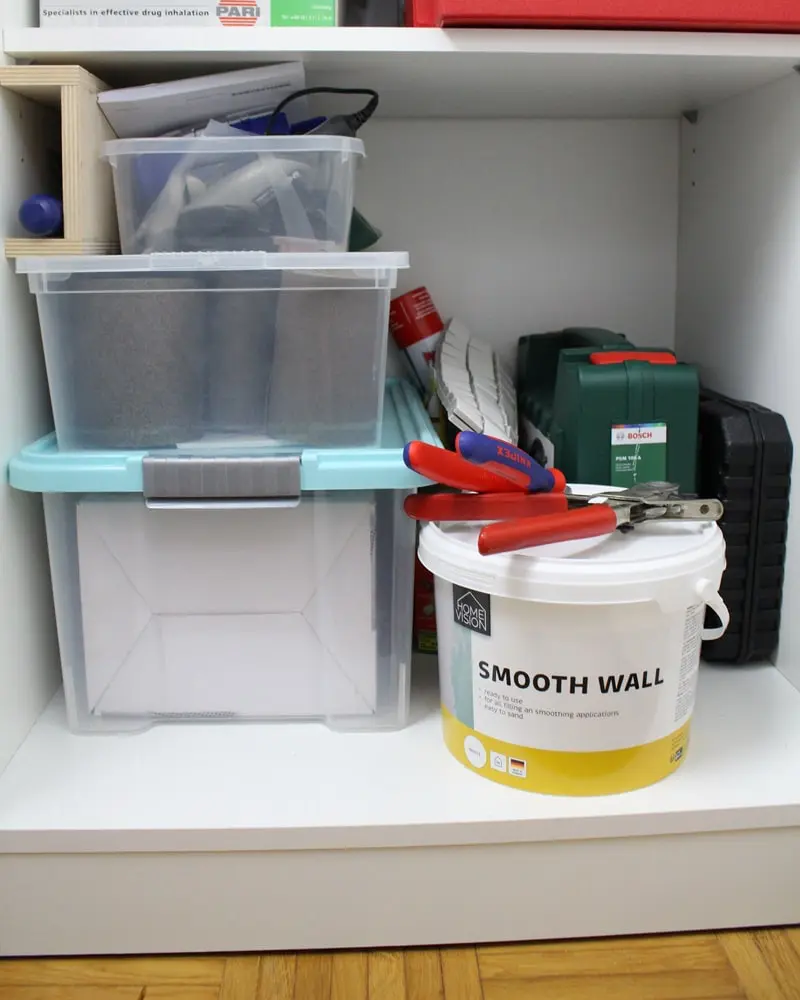 Ich zeige wie du eine Bastelecke einrichten, einen DIY Basteltisch bauen und deine Bastelsachen aufbewahren kannst - inkl. DIY Overhead Stativ Bastelecke einrichten und Bastelsachen aufbewahren | Tinkerhome - Einfache DIYs für dein Zuhause