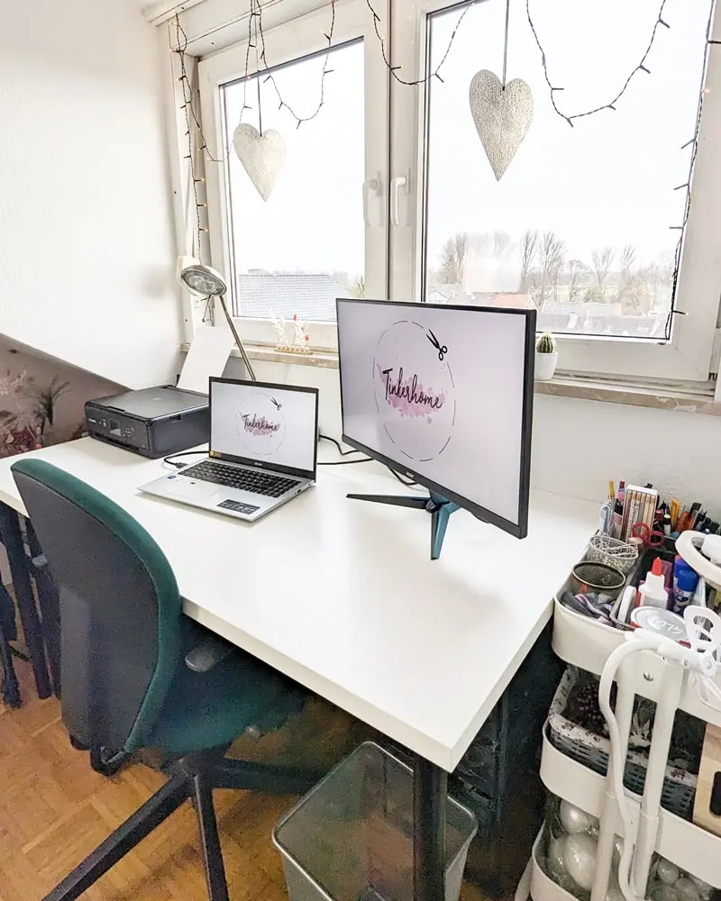 Ich zeige wie du eine Bastelecke einrichten, einen DIY Basteltisch bauen und deine Bastelsachen aufbewahren kannst - inkl. DIY Overhead Stativ Bastelecke einrichten und Bastelsachen aufbewahren | Tinkerhome - Einfache DIYs für dein Zuhause