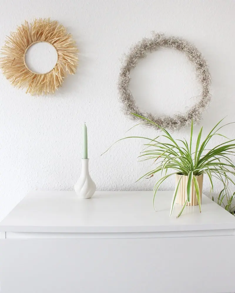 Ich zeige wie du eine Bastelecke einrichten, einen DIY Basteltisch bauen und deine Bastelsachen aufbewahren kannst - inkl. DIY Overhead Stativ Bastelecke einrichten und Bastelsachen aufbewahren | Tinkerhome - Einfache DIYs für dein Zuhause