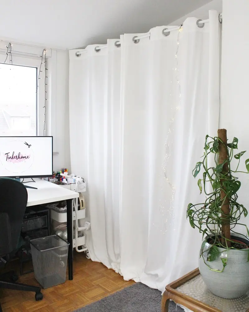 Ich zeige wie du eine Bastelecke einrichten, einen DIY Basteltisch bauen und deine Bastelsachen aufbewahren kannst - inkl. DIY Overhead Stativ Bastelecke einrichten und Bastelsachen aufbewahren | Tinkerhome - Einfache DIYs für dein Zuhause