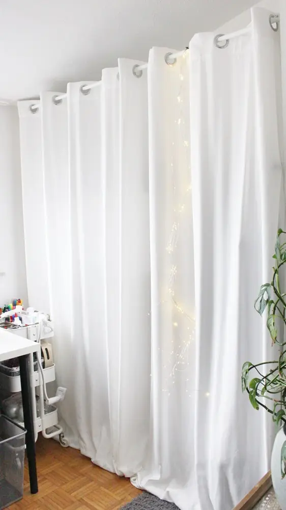 Ich zeige wie du eine Bastelecke einrichten, einen DIY Basteltisch bauen und deine Bastelsachen aufbewahren kannst - inkl. DIY Overhead Stativ Bastelecke einrichten und Bastelsachen aufbewahren | Tinkerhome - Einfache DIYs für dein Zuhause