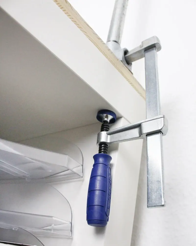 Ich zeige wie du eine Bastelecke einrichten, einen DIY Basteltisch bauen und deine Bastelsachen aufbewahren kannst - inkl. DIY Overhead Stativ Bastelecke einrichten und Bastelsachen aufbewahren - overhead stativ bauen 1