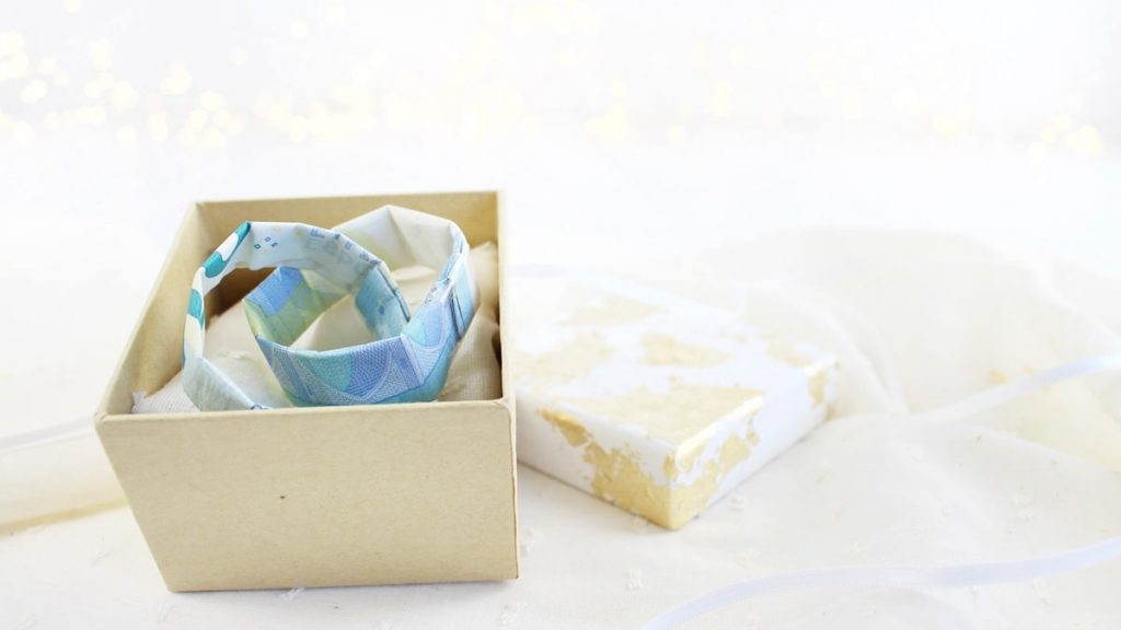 Hochzeitsgeschenk: Geldscheine falten - Faltanleitung Eheringe | Tinkerhome - einfache DIYs für Zuhause