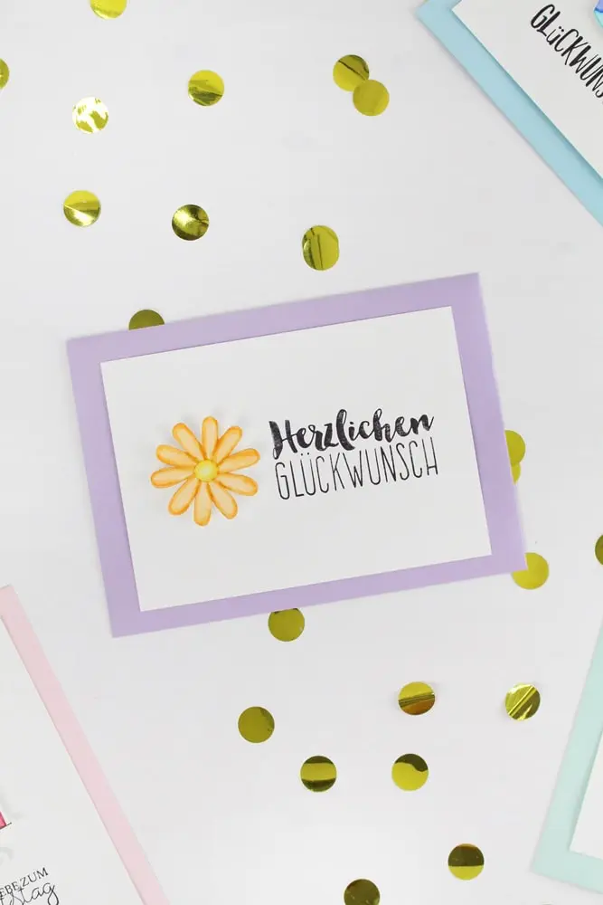 Du möchtest deine eigenen Karten basteln? Selbstgemachte Karten sind ein tolles Geschenk und lassen sich mit wenigen Handgriffen individuell gestalten. Ich zeige dir, wie du wunderschöne Grußkarten gestalten kannst. Von der Materialauswahl über verschiedene Techniken bis hin zu kreativen Ideen für jede Gelegenheit - hier ist alles dabei, was du wissen musst, um einzigartige DIY Karten zu gestalten, die deine Freunde und Familie begeistern werden. Probiere es selber aus, lass deiner Kreativität freien Lauf und sieh, wie viel Freude es bereitet, selbstgemachte Karten zu verschicken bzw. zu verschenken! DIY Geburtstagskarten basteln: 50+ Geburtstagsmotive zum Ausmalen und Audrucken | Tinkerhome - einfache DIYs für dein Zuhause